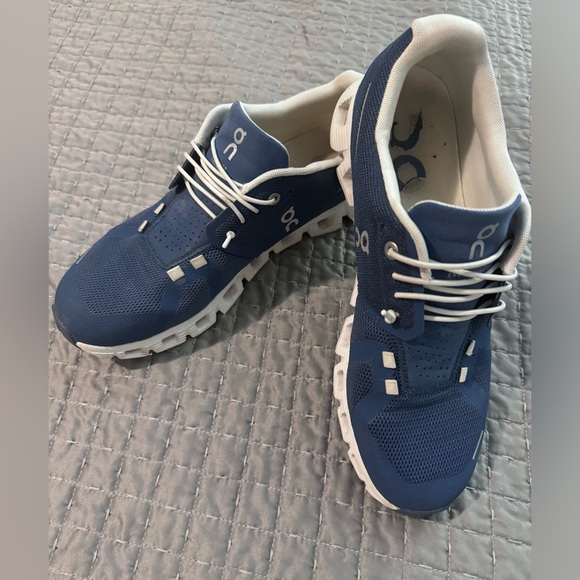 On Running Shoes - On Cloud Cloud 5 Shoes